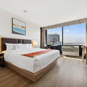 Ramada By Wyndham Flushing Queens Hotel